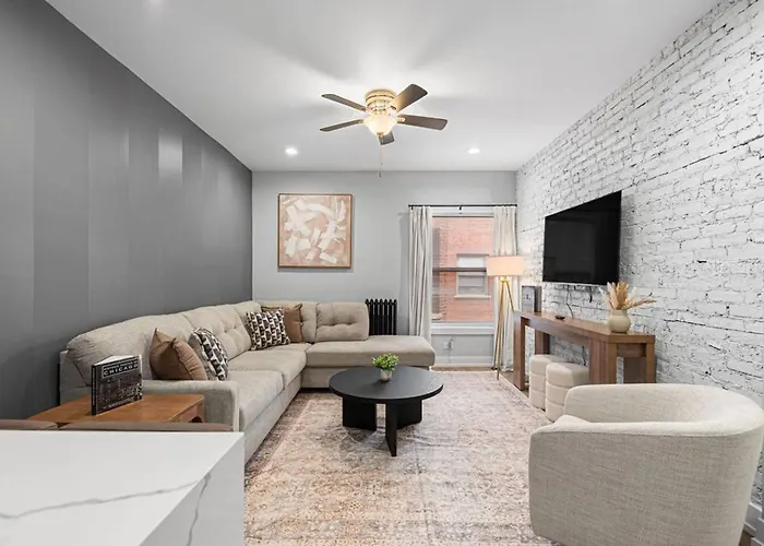 Rogers Park Retreat 3Br +Parking Near Evanston - Apartment