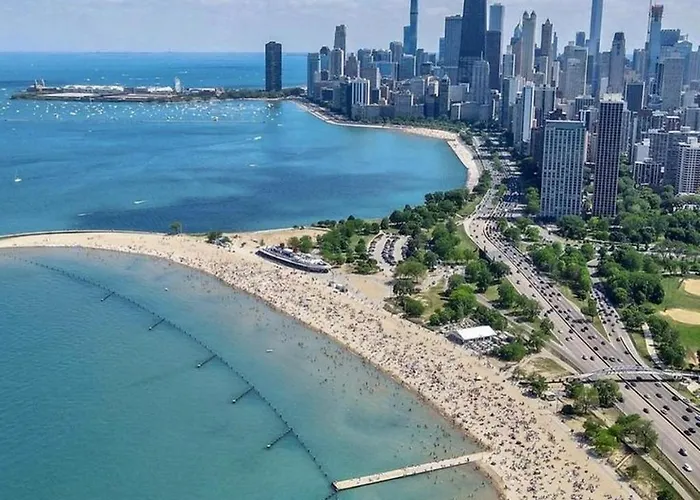 2Br,1Ba Apt With Modern Amenities Rogers Park And Free Parking