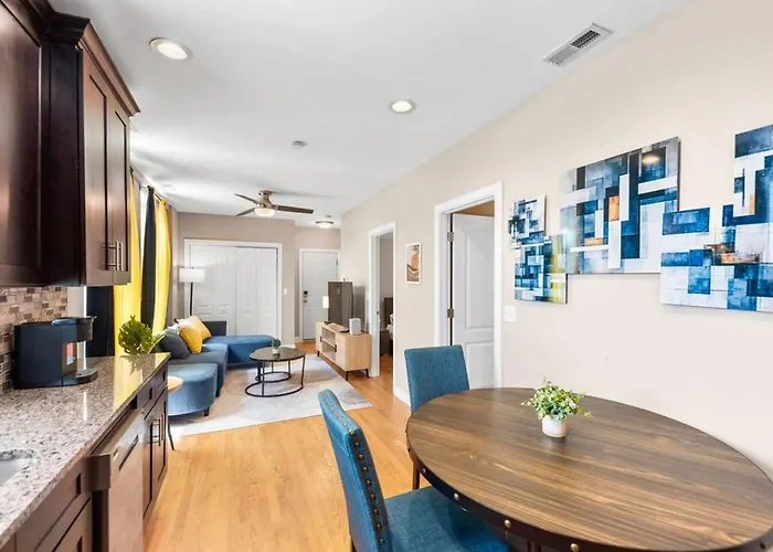 The Bucklogan Nest Sleeps 6 Walk To Blue Line - Apartment