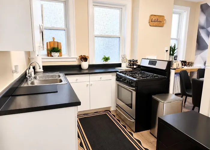Workspace • Near Lakefront & Red Line • 6Br Apt