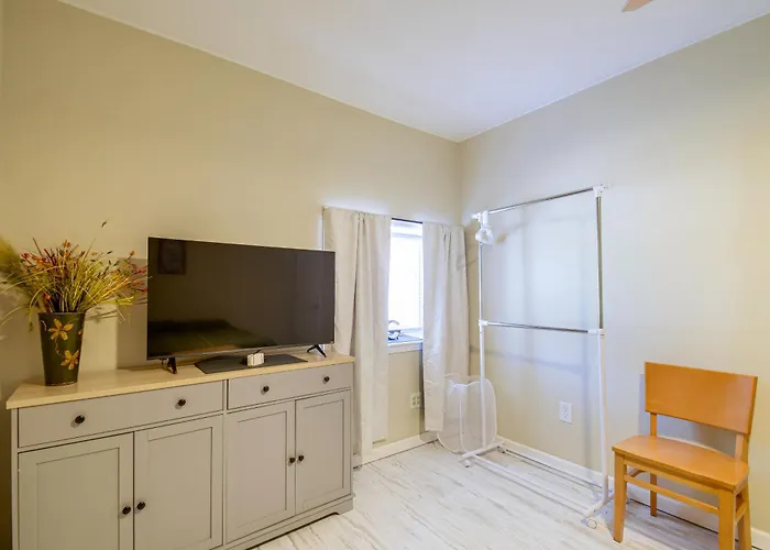 On Main St! Walkable Family Apartment In Princeton
