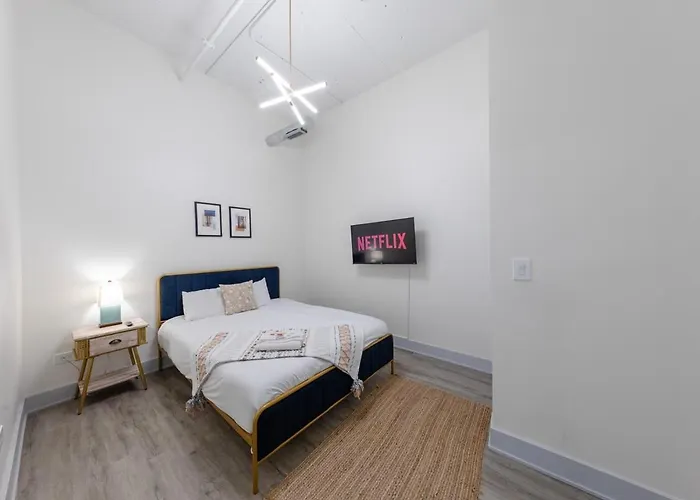 Group-Friendly 5Br Suite Near Mccormick - Sleeps 12