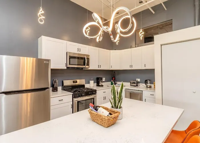 Massive Luxury 5Br Loft Near Mccormick - 12 Guests