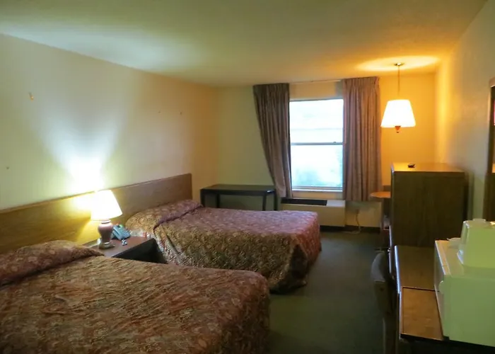 Hollywood Inn & Suites