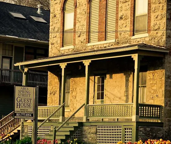 Abe'S Spring Street Guest House