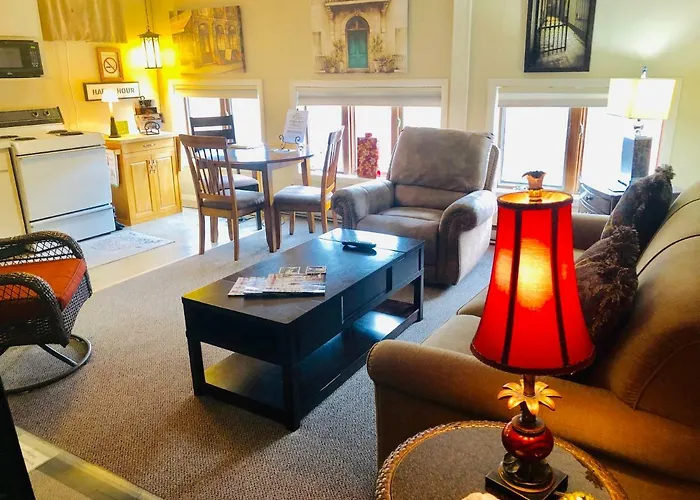 Galena Penthouse Overlooking Main Street With Free Off Street Parking