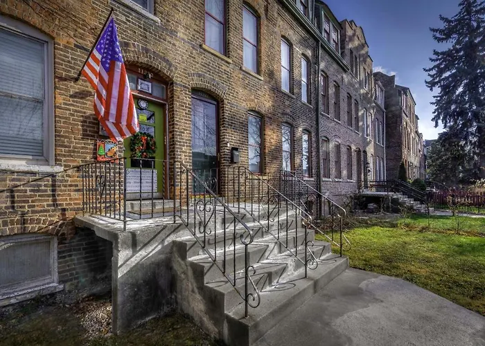 Male One Bunk Bed And Breakfast Historic Pullman $450 Per Month, Free Wifi